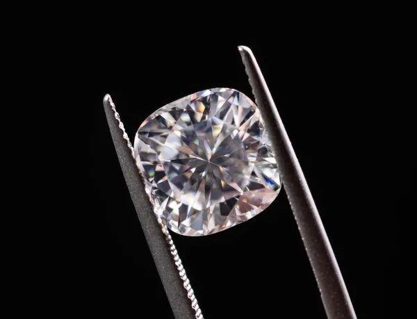 Does Moissanite Lose Sparkle Complete Guide to Maintaining Brilliance